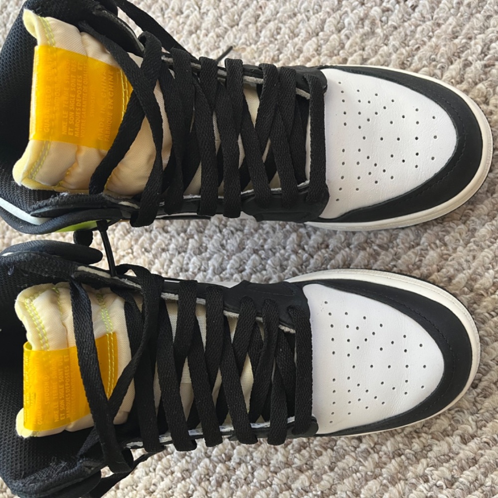 Air Jordan 1 High Volt University Gold Sz 6.5Y - Picture 2 of 7